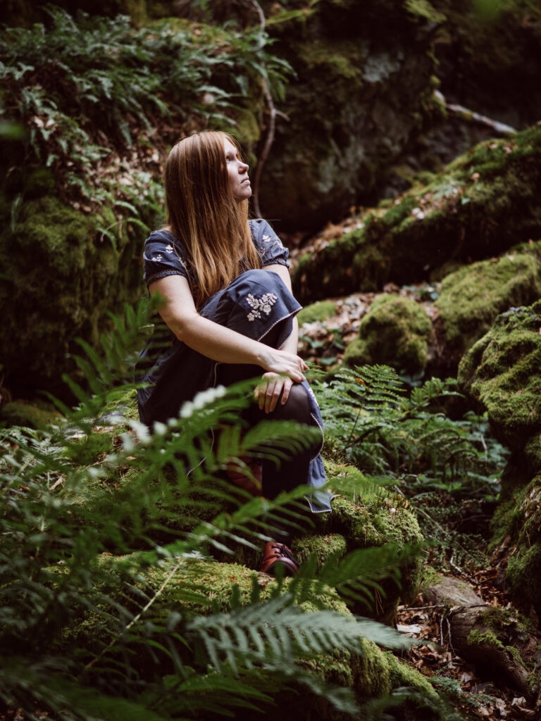 Nika Jonsson im Wald